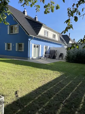 New from 06. 01. 20 - Parkkoje - with sauna, fireplace, W-Lan, about 200 meters from the beach Hotels in Breege