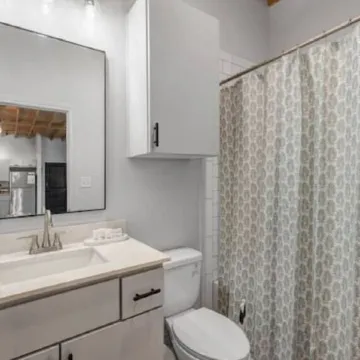 Charming & Spacious Hideaway by Downtown Bryan