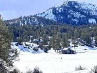 Peaceful retreat on 35 acres w/ spectacular mountain views!