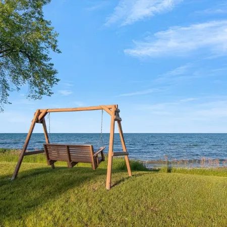 4 bed house on the shore of Lake Michigan