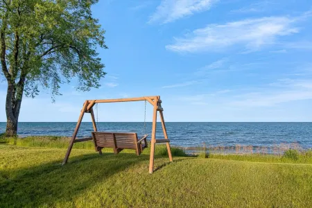 4 bed house on the shore of Lake Michigan