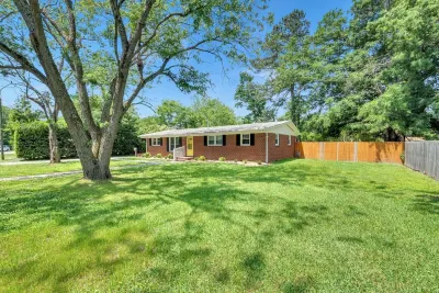 5 Minutes to the Casino!Family sized home 3 bedroom with patio and a game room