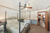 Cozy Vacation Retreat at Lake Harmony