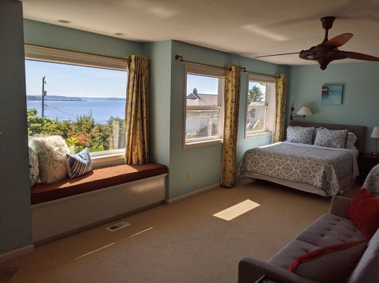 Modern luxury with sunset views of the Puget Sound in historic Queen Anne