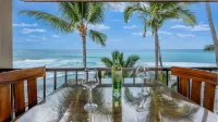 Oceanfront, remodeled penthouse, sunsets, whales/dolphins, surfers! Free parking