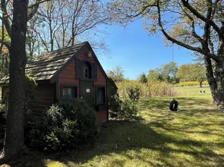 Picturesque Log Home, Family Fun with Scenic Views