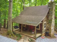 Beautiful Log Cabin with AC and WiFi in Gorgeous Burnsville. Hotels in Yancey County