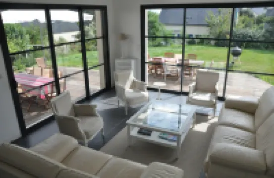 Large luxury & calm villa (4 stars), close to beaches & small sea view 聖吉爾達德呂伊酒店