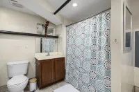 Downtown Loft - minutes from bars, restaurants, stadium and more