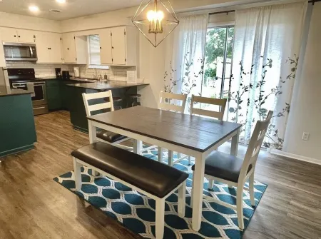 Relaxing, Spacious, Quiet, Ranch-style Getaway