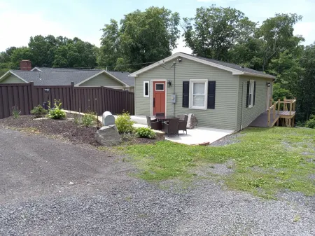 Cozy Cottage Отели рядом с достопримечательностью «Humpback Bridge»