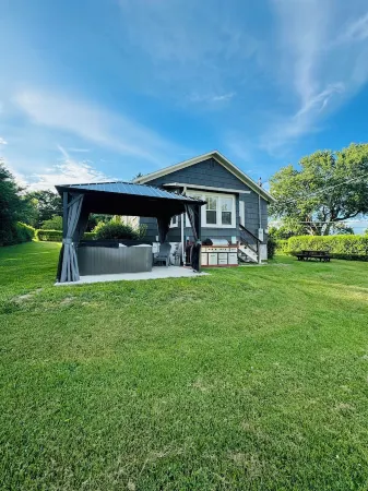 Historic Dwntwn, NRG, Convenient 3 Br Cottage