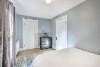 Comfortable, Charming Home Near Outdoor Adventure. Pet Friendly!