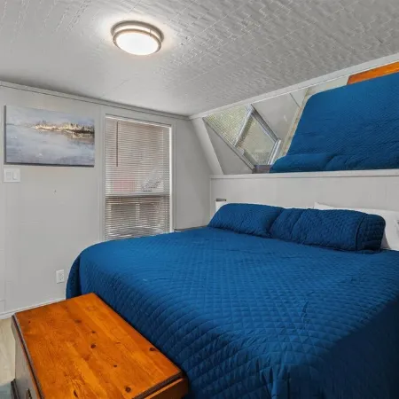Luxury A Frame at Table Rock Lake! Sleeps 8!