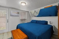 Luxury A Frame at Table Rock Lake! Sleeps 8!