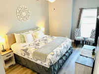 Beachfront 3-bedroom vacation home just 3 minutes drive to Navarre Beach Отели рядом с достопримечательностью «Island Style»