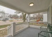 Fully Updated Bungalow Style - Close to Downtown - Homestays