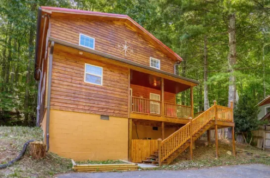 Blissful Mountain Cabin, Close To It all + Hot Tub ニュー・リバーのホテル