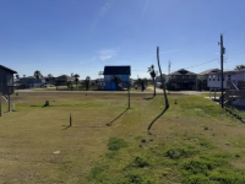 Comfy Coastal Cottage Four