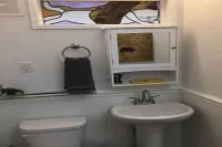 Oystertown Cottage Hotels near Seafood Landing Park