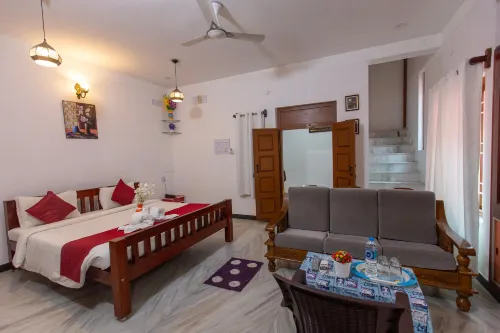 Sunflower Villa - Bed and Breakfasts