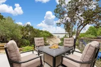 Medina Lake Getaway - Pool with Lakefront Views
