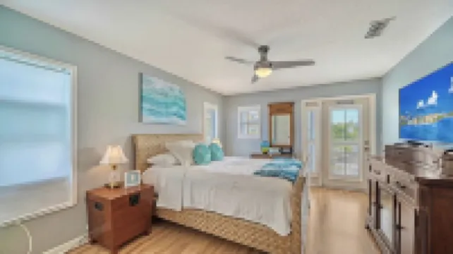 Waterfront, Heated Pool & Spa, Elevator, Dock, Fire Pit, 4-Min Walk to Beach