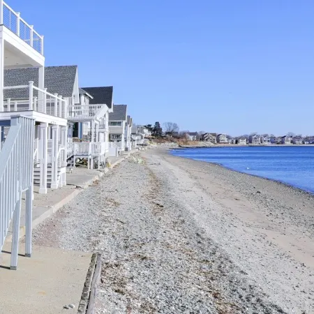 Cheerful 3 Bedroom Beach Front Cottage with Fireplace