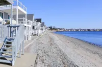Cheerful 3 Bedroom Beach Front Cottage with Fireplace - 4성급