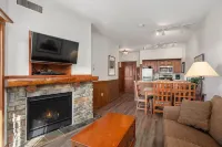 Cozy Condo located in the heart of Snowshoe and directly off the main ski area!