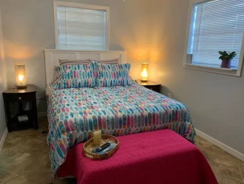 Quaint Coastal Pool Home Oasis Florida Space Coast, by Beach&Space Coast Stadium - 2 estrellas