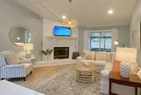 Beautiful beach cottage 1/2 mile to the Sandy Shore!