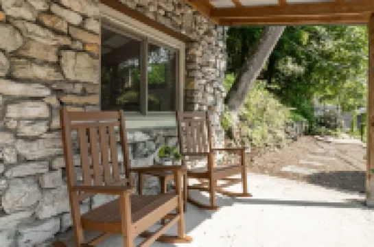 Stone Creek Cottage: PSU Creekside home on Spring Creek