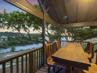 The Armadillo Villa! Hillside Haven with a Panoramic View of the Colorado River Hotels in Marble Falls