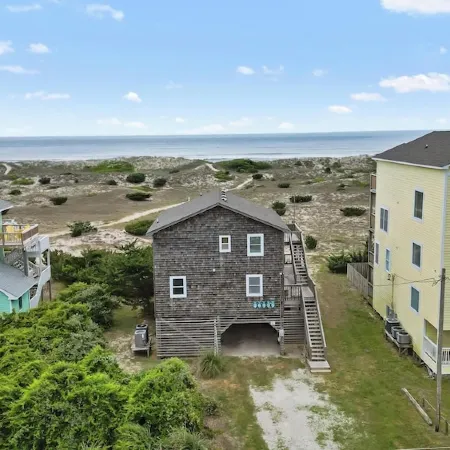 Oceanfront- Hatteras Island/Salvo: 2 Primaries, Hot Tub, Large Open Living Space
