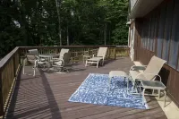 Hidden Retreat on 30 Wooded Acres 5 Miles to Town - 4-Star
