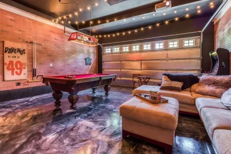 VNC BNB: Luxury Living for Groups & Families