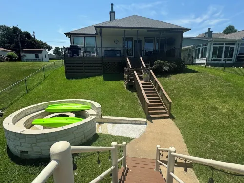 Tranquility Cove Lakehouse. Hot Tub! Family-Friendly, Newly Renovated