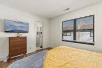 Lovable Loft w/AC, Large Balcony, King Beds, W/D, Garage, 3 Smart TVs, Fast WiFi