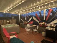 Unique Tiny House with Queen Bed and Hot Tub in country setting. Hotel a Nolan County