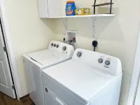 Farmhouse Retreat with deck and fire pit, very family friendly & great location