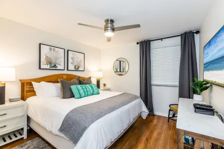 Beautiful Beachfront Apollo 6th floor….Ocean front Tranquil Sunset Views.