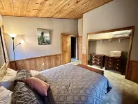2br Queen Eagles Cabin in Campobello SC near upcoming Saluda Trail