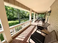 Guest House w/ Pool and Hot Tub! 10min away from Lake Norfork!