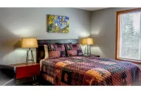 Mountain Base Camp, 2 Bedroom, Wood Stove Amazing Views, Middle of Everything