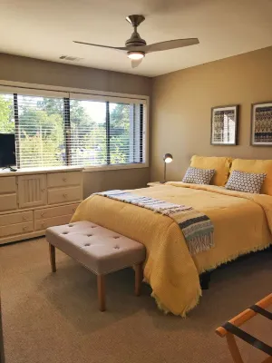 Comfortable and stylish END UNIT on the 10TH FAIRWAY in Palmetto Dunes