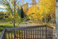Cozy home along the adventure corridor to Glacier National Park