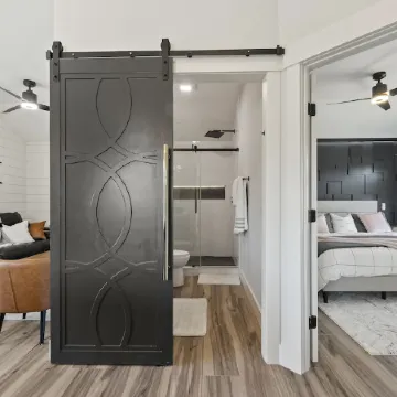 NEW!!! Modern cottage and perfect location!