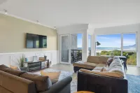 Prime Beach Front Ocean Views - 30 Second Walk to Beach!