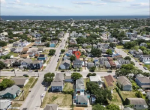 GalvestonHome • Sleeps12 • Minutes to Strand & Seawall • Heated Pool • Putt-Putt